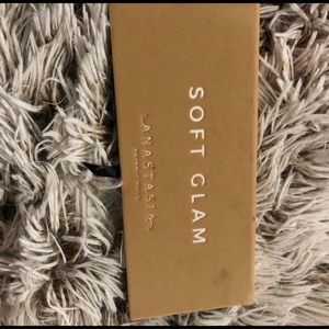 Anastasia Beverly bills soft glam